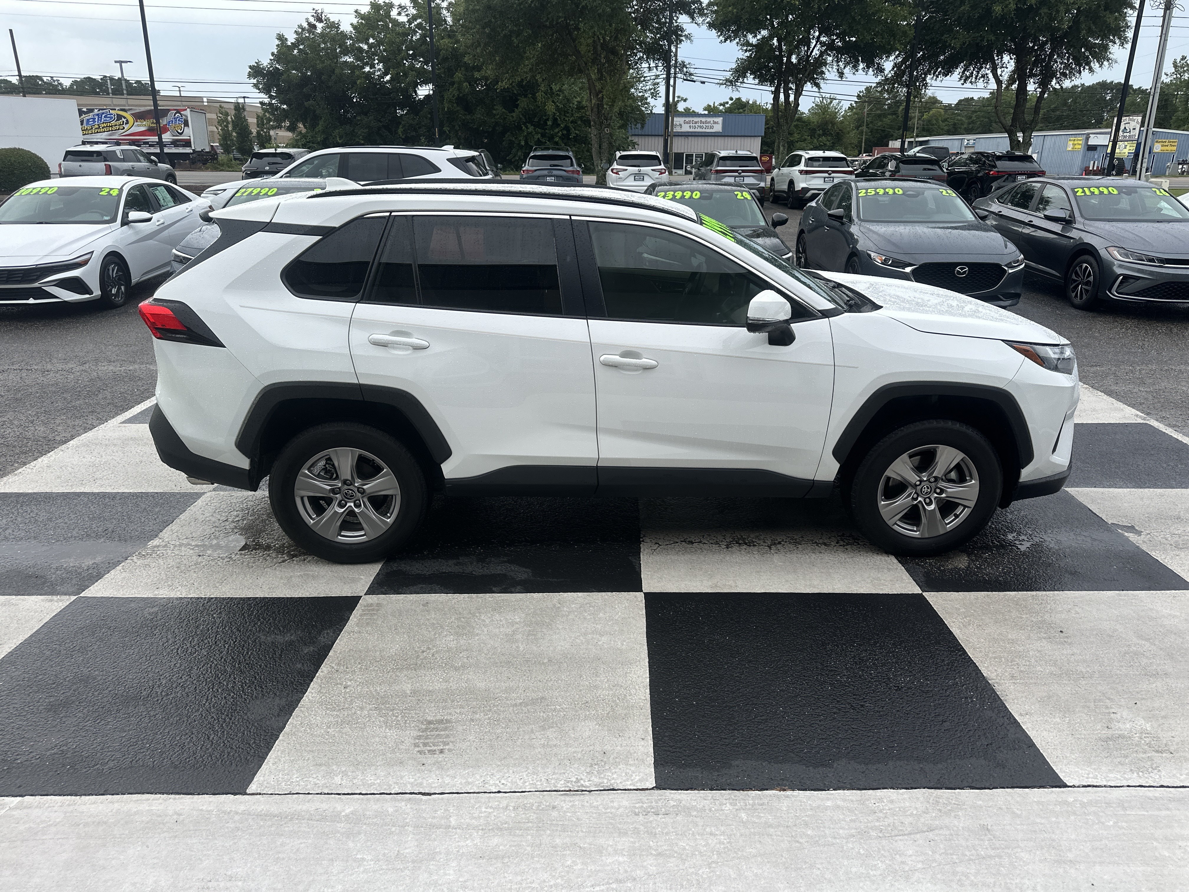 Used 2023 Toyota RAV4 XLE AWD/4WD image 5