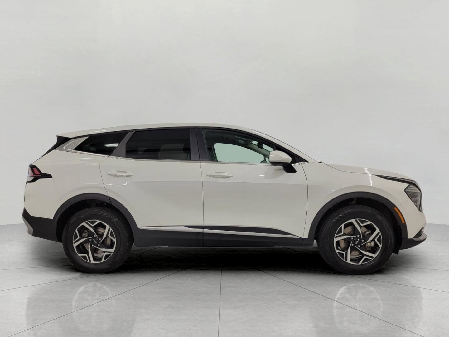 Used 2025 Kia Sportage LX image 11