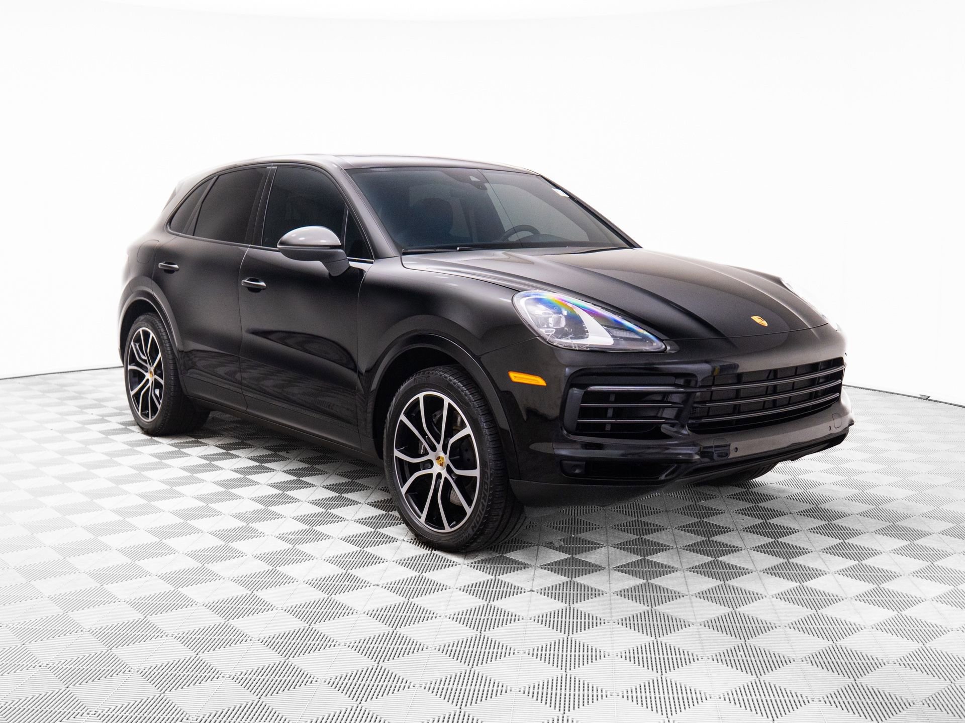Certified 2023 Porsche Cayenne Platinum Edition image 6
