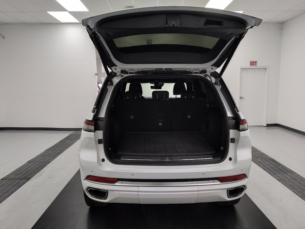 Used 2022 Jeep Grand Cherokee Summit w/ Advanced Protech Group IV AWD/4WD image 29
