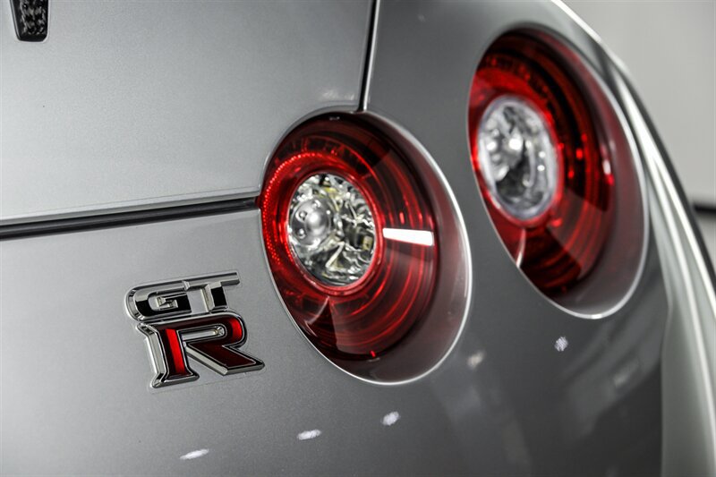 Used 2017 Nissan GT-R NISMO AWD/4WD image 23