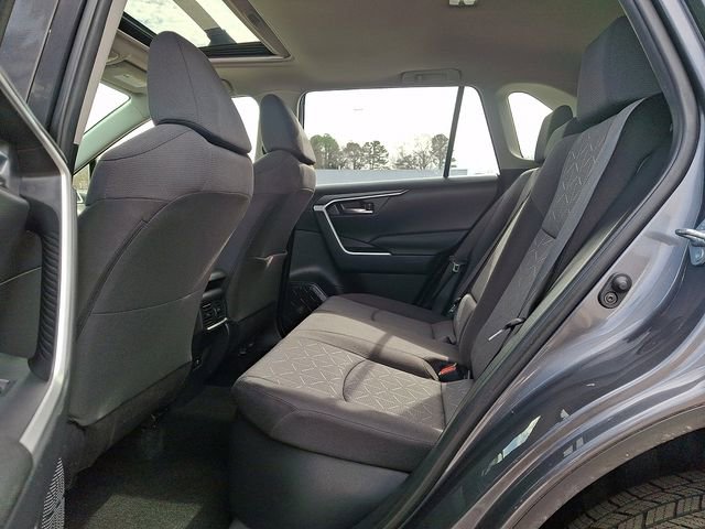 Used 2021 Toyota RAV4 XLE w/ Convenience Package image 12