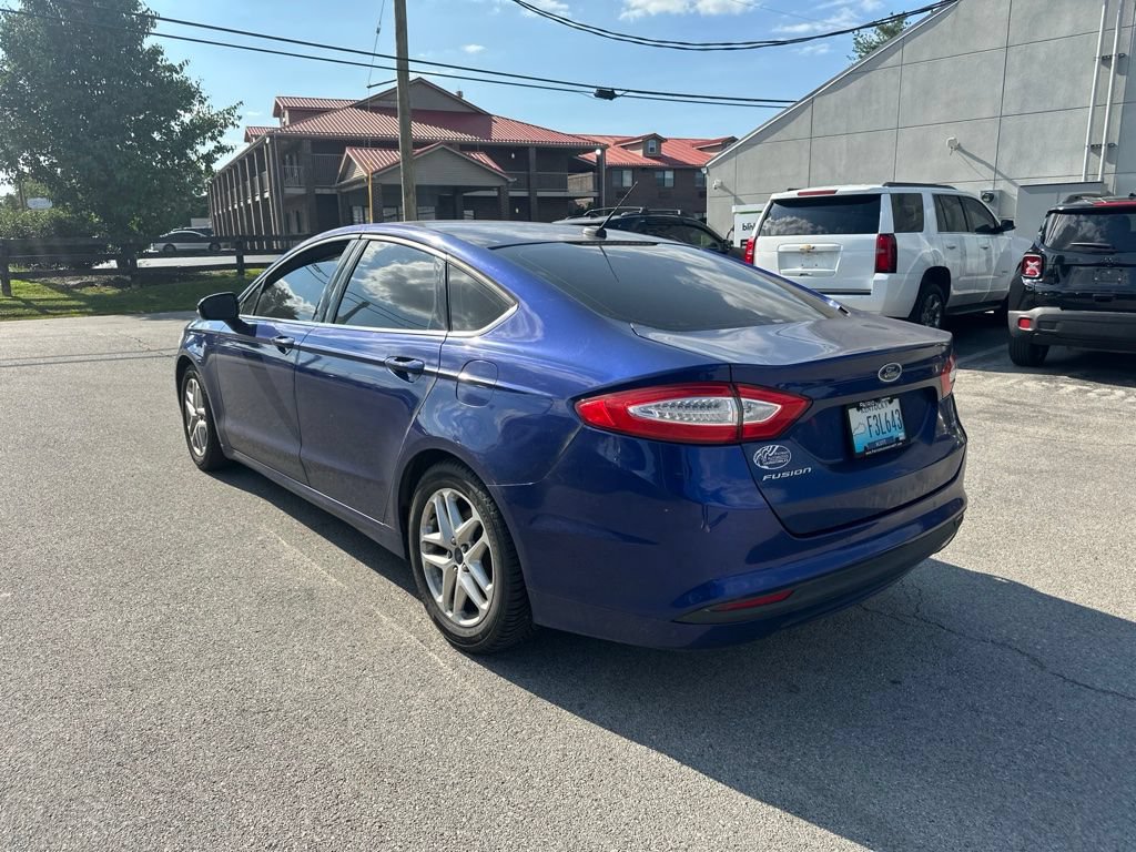 Used 2015 Ford Fusion SE FWD image 4