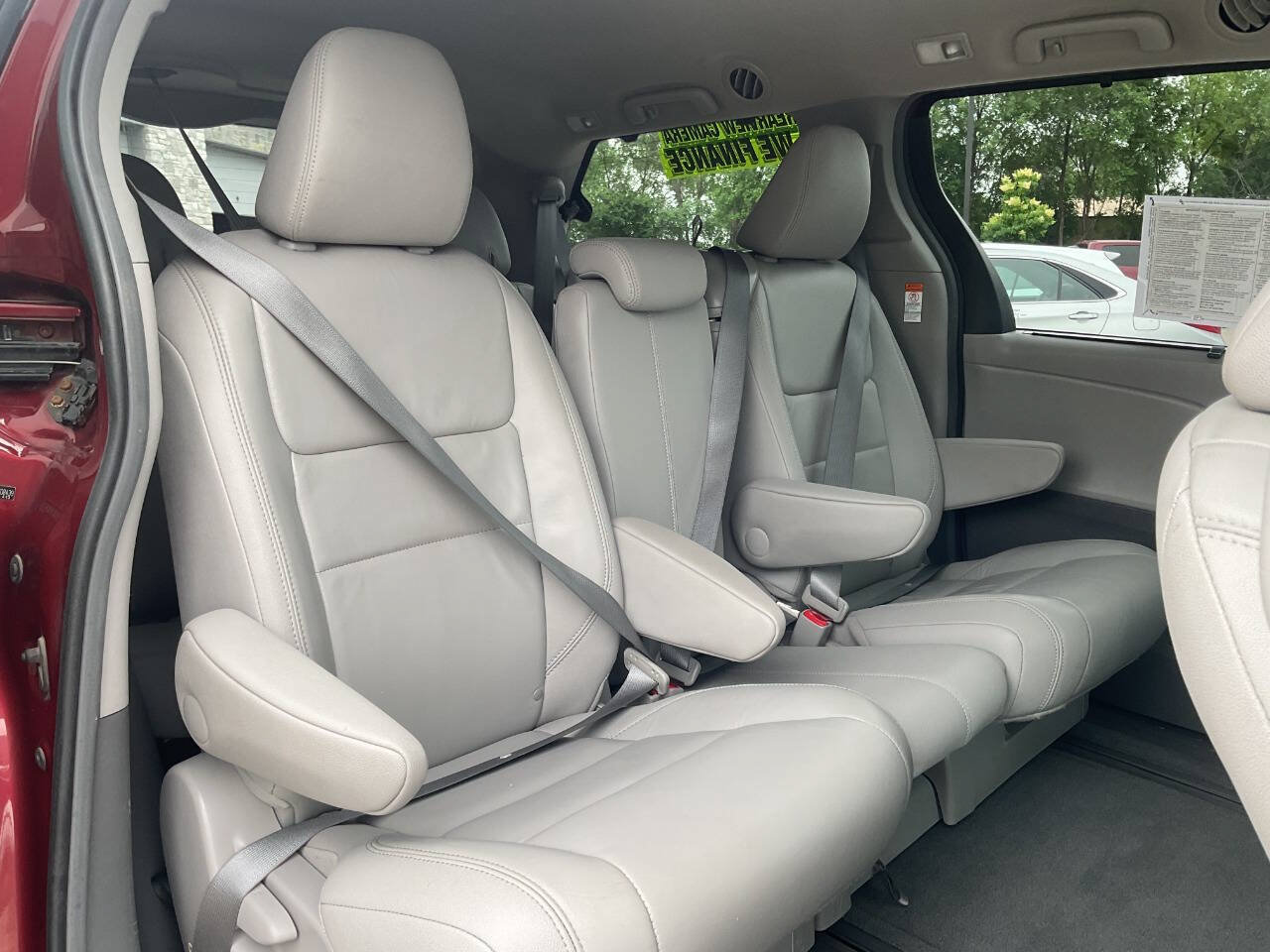Used 2015 Toyota Sienna XLE FWD image 38