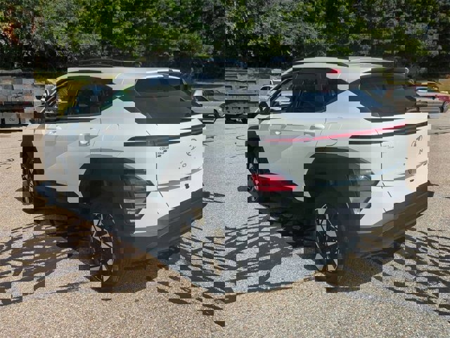 Used 2024 Hyundai Kona SEL w/ Convenience Package image 5