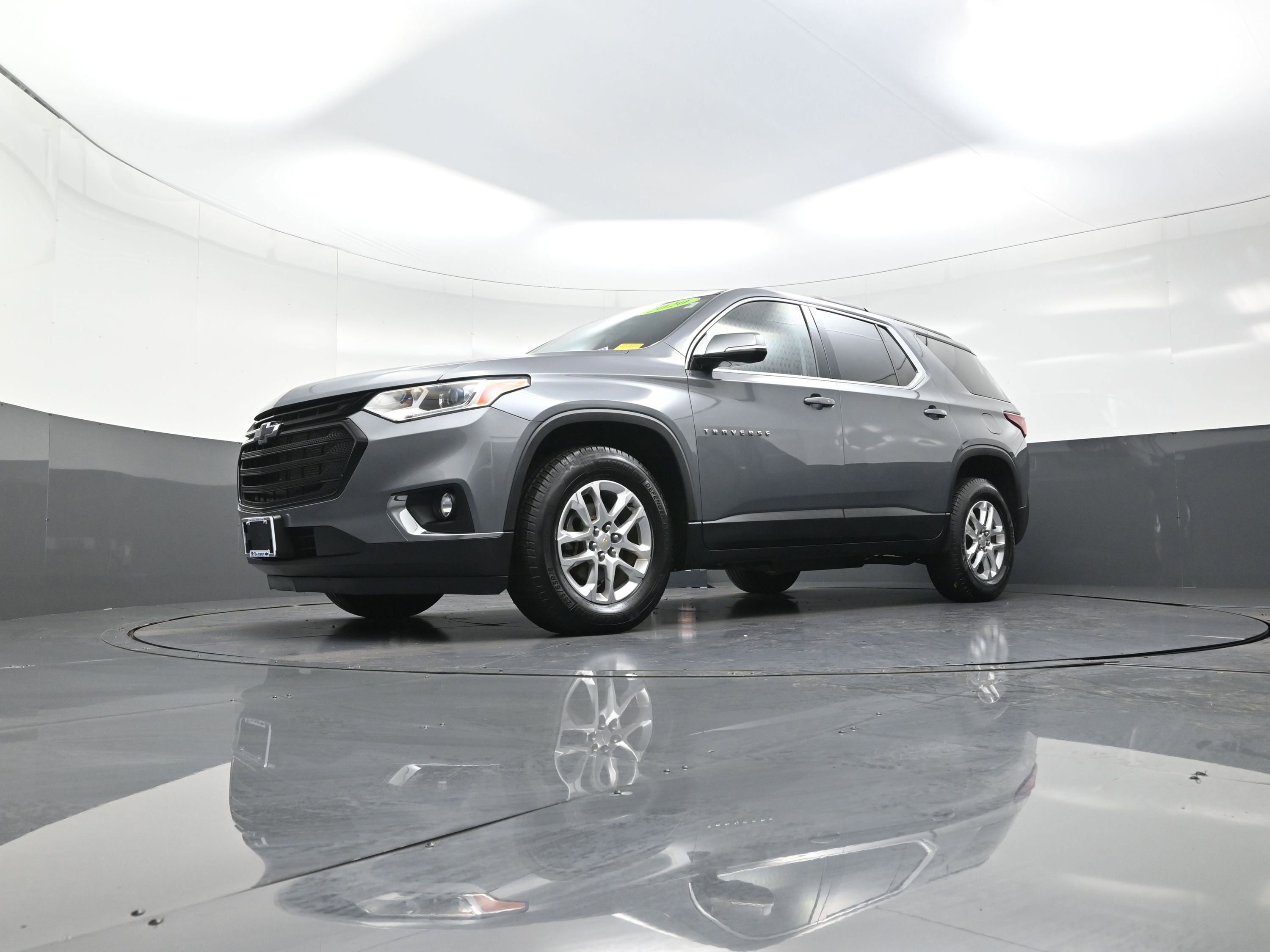 Used 2020 Chevrolet Traverse LT w/ LPO, Black Accent Package image 11