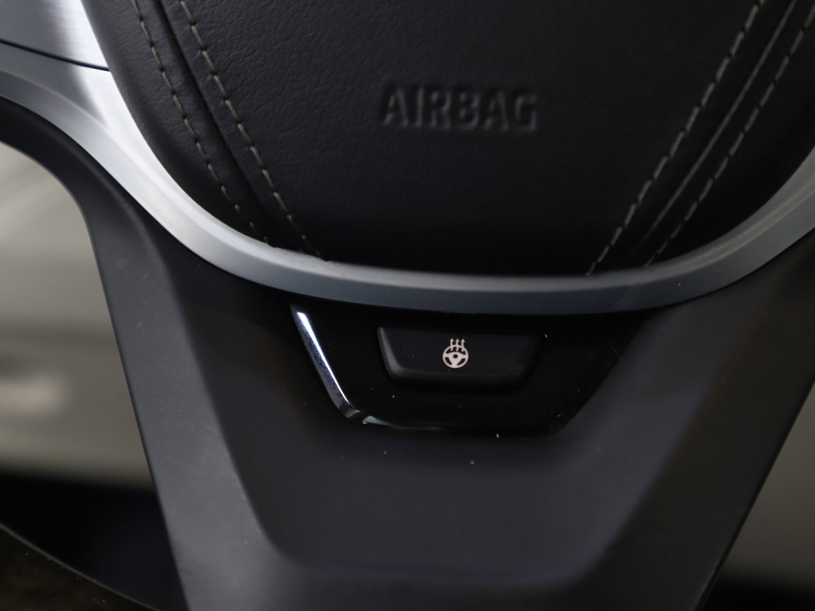 Used 2020 BMW 750i xDrive w/ Executive Package image 34