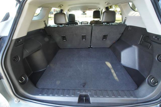 Used 2024 GMC Terrain SLT image 33
