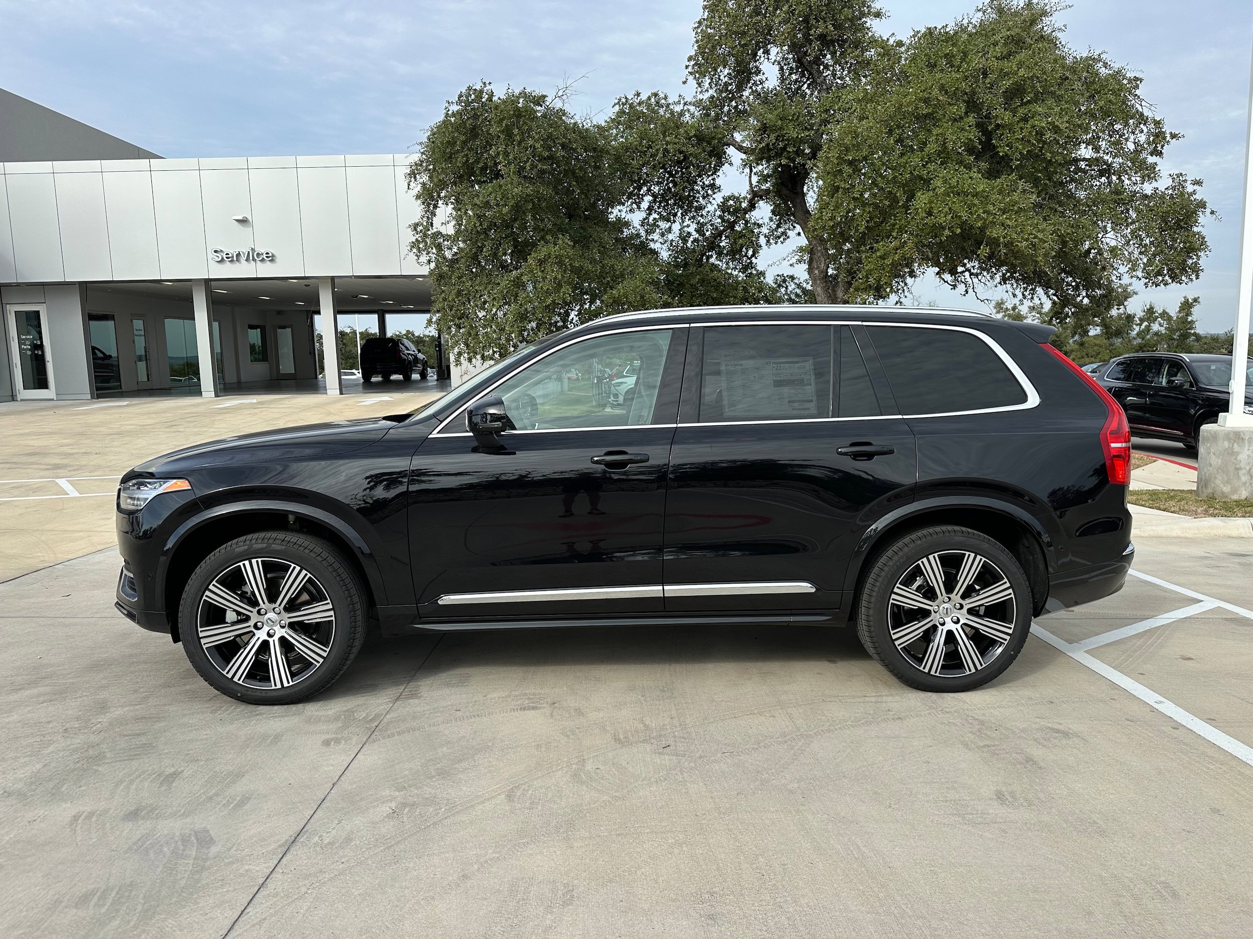 Used 2025 Volvo XC90 B6 Plus w/ Protection Package Premier AWD/4WD image 3