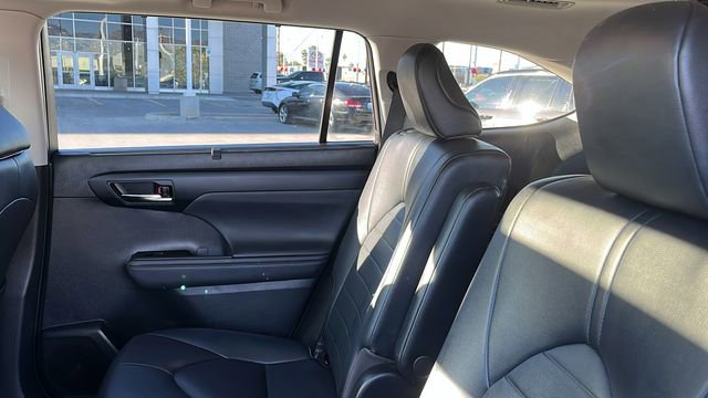 Used 2023 Toyota Highlander XLE image 19