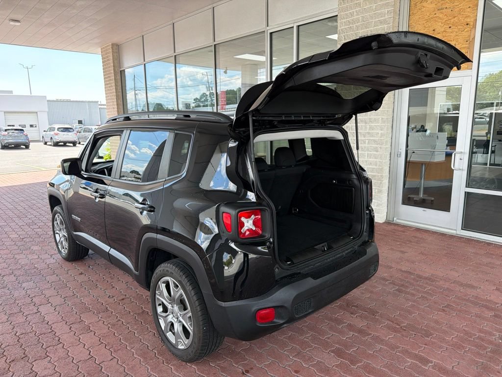 Used 2019 Jeep Renegade Latitude w/ Cold Weather Group AWD/4WD image 15