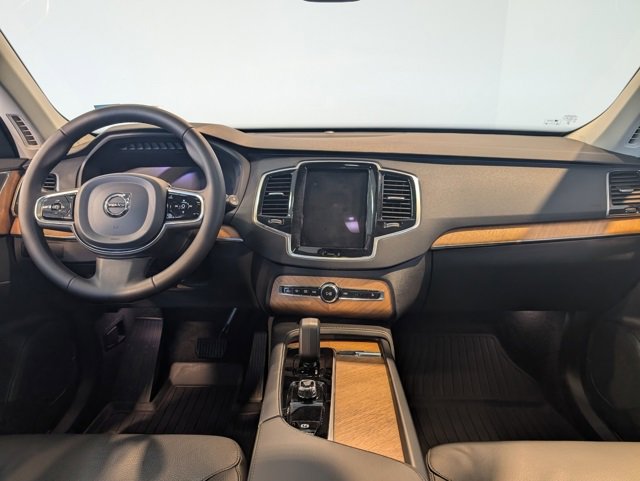 Used 2024 Volvo XC90 B6 Plus w/ Protection Package Premier image 16
