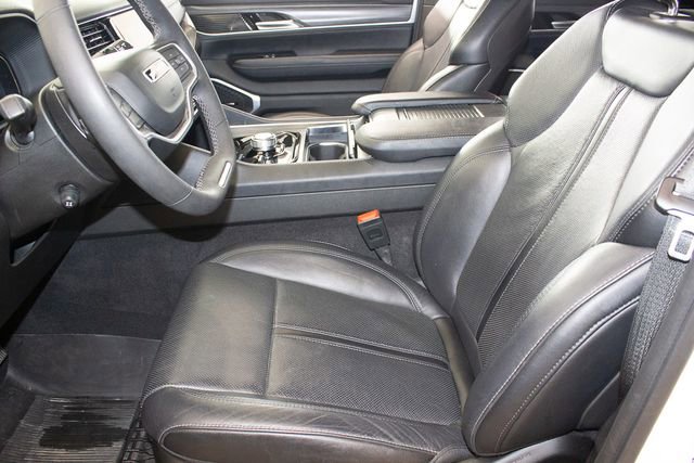 Used 2024 Jeep Wagoneer L Series II w/ Flexible Seating Group image 20