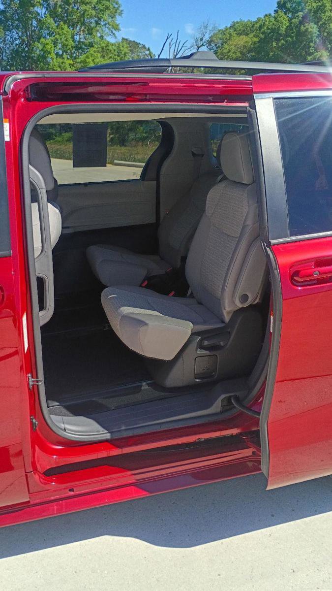 Used 2023 Toyota Sienna LE image 12