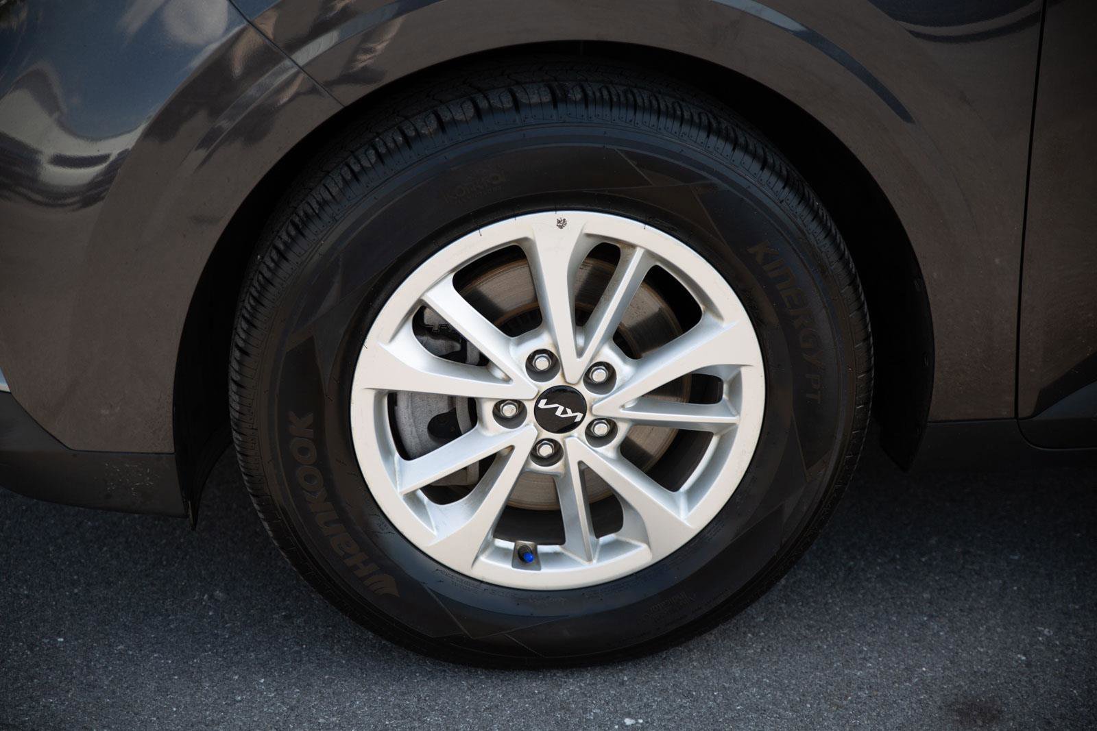Used 2022 Kia Carnival LX FWD image 9