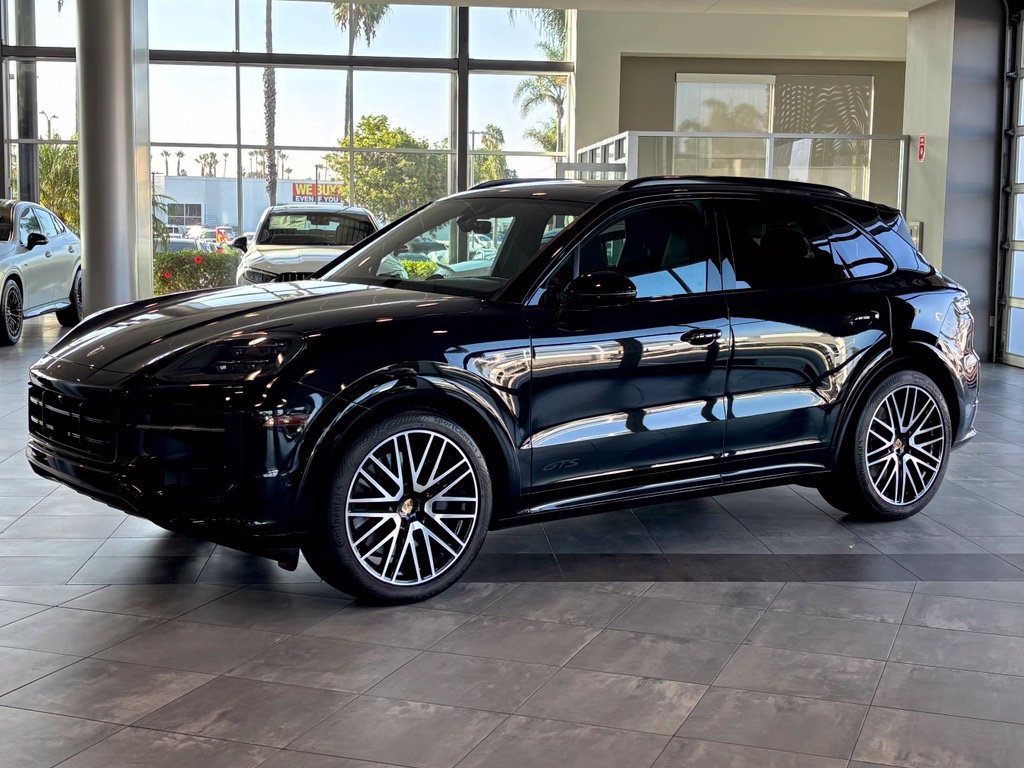 Used 2025 Porsche Cayenne GTS AWD/4WD image 10