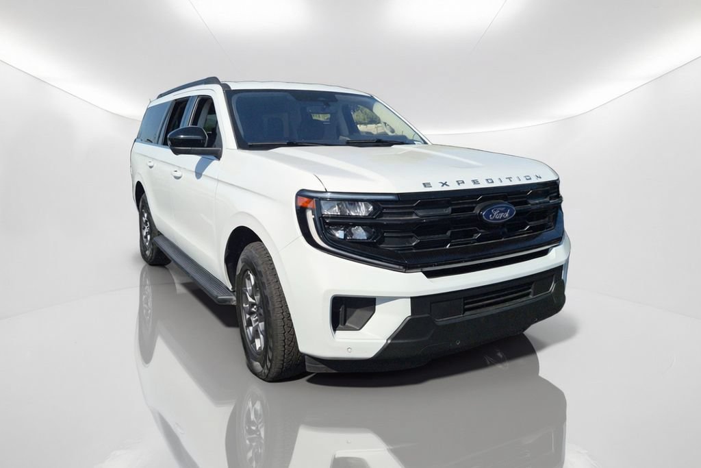 Used 2025 Ford Expedition Max Active RWD image 3