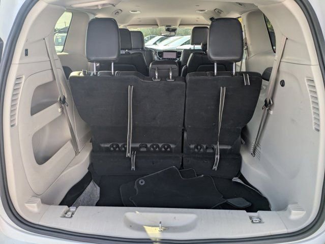 Used 2024 Chrysler Pacifica Touring-L image 27