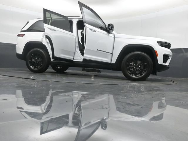 New 2025 Jeep Grand Cherokee Altitude image 47