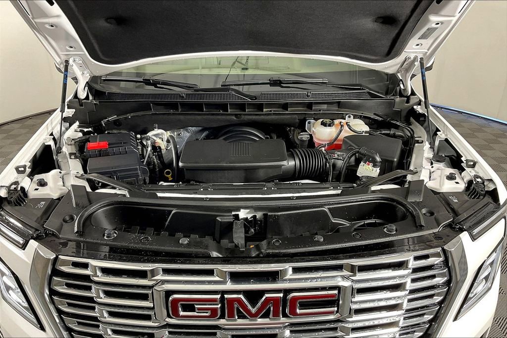 Used 2025 GMC Yukon Denali w/ Denali Reserve Package image 13