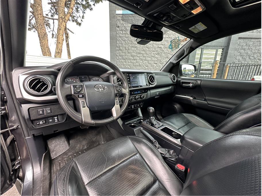 Used 2020 Toyota Tacoma TRD Off-Road w/ TRD Premium Off Road Package image 2