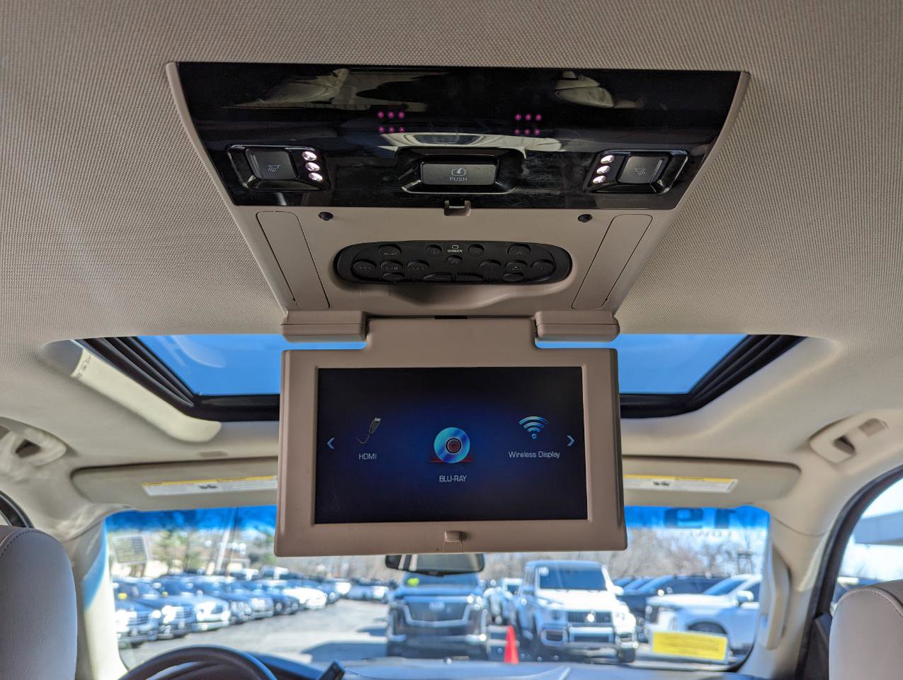 Used 2019 Cadillac Escalade Luxury w/ LPO, Radiant Package image 39