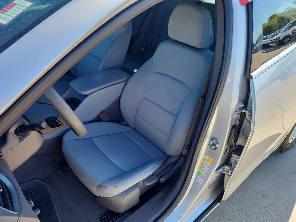 Used 2021 Chevrolet Malibu LS FWD image 11