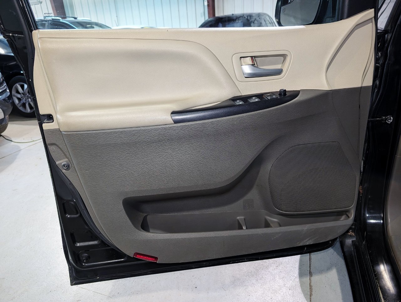 Used 2015 Toyota Sienna LE FWD image 13