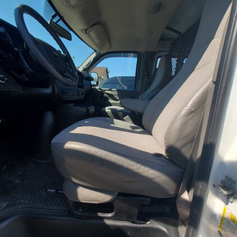 Used 2015 GMC Savana 2500 image 13