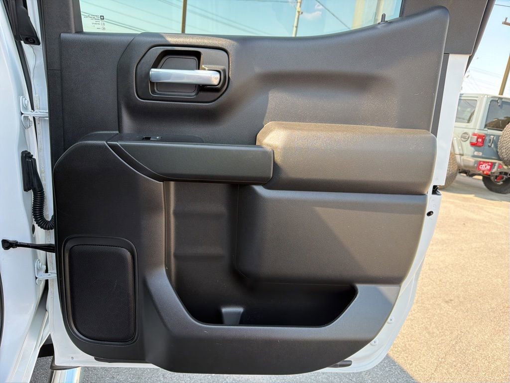 Used 2020 Chevrolet Silverado 1500 Custom w/ Custom Value Package image 17