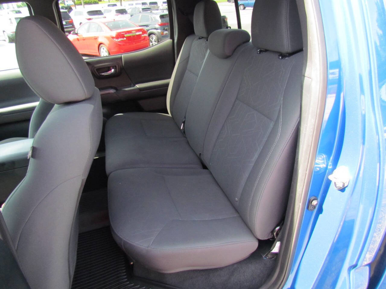Used 2017 Toyota Tacoma TRD Sport image 13