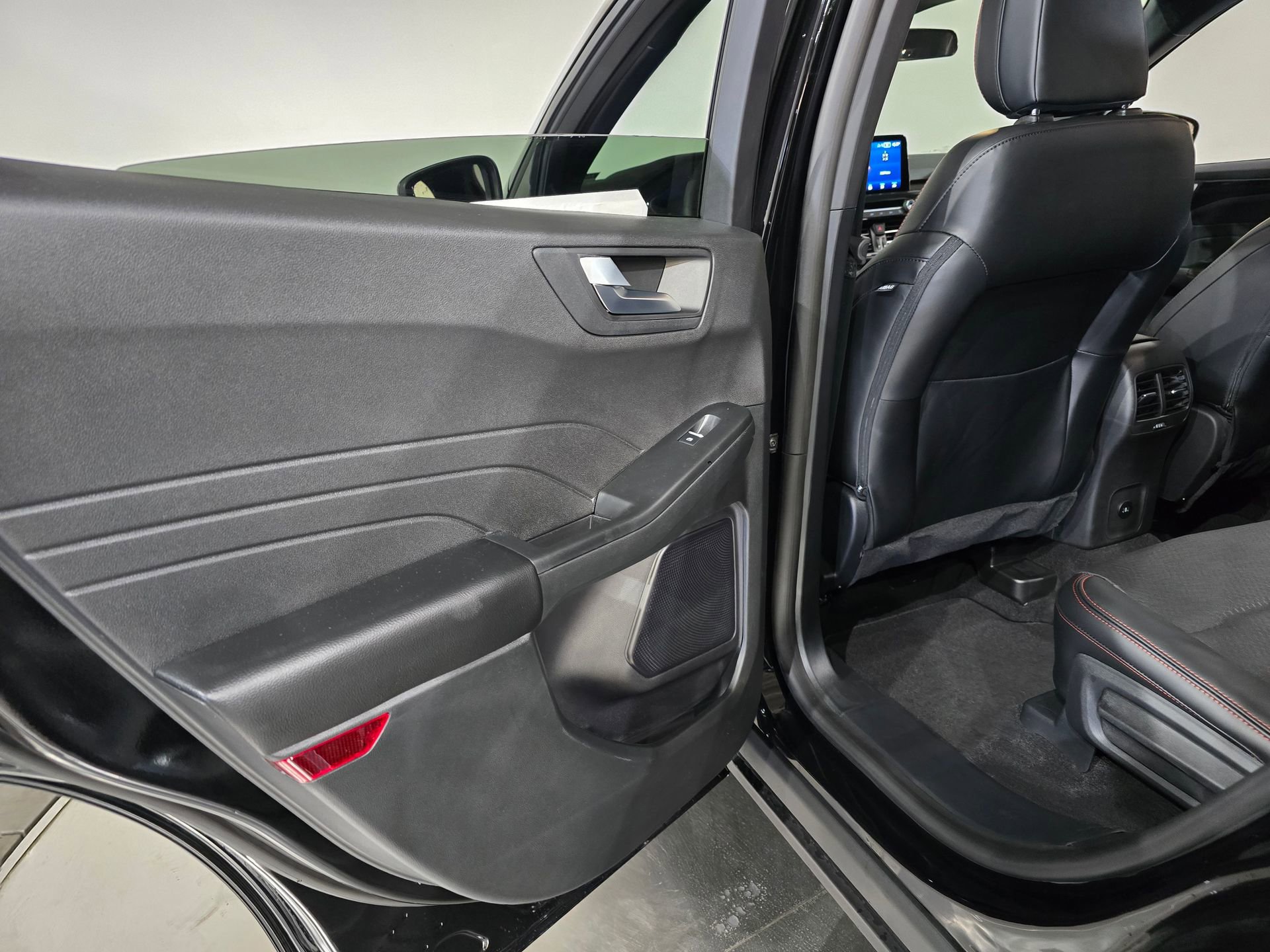 New 2025 Ford Escape ST-Line w/ Tech Pack #1 AWD/4WD image 41
