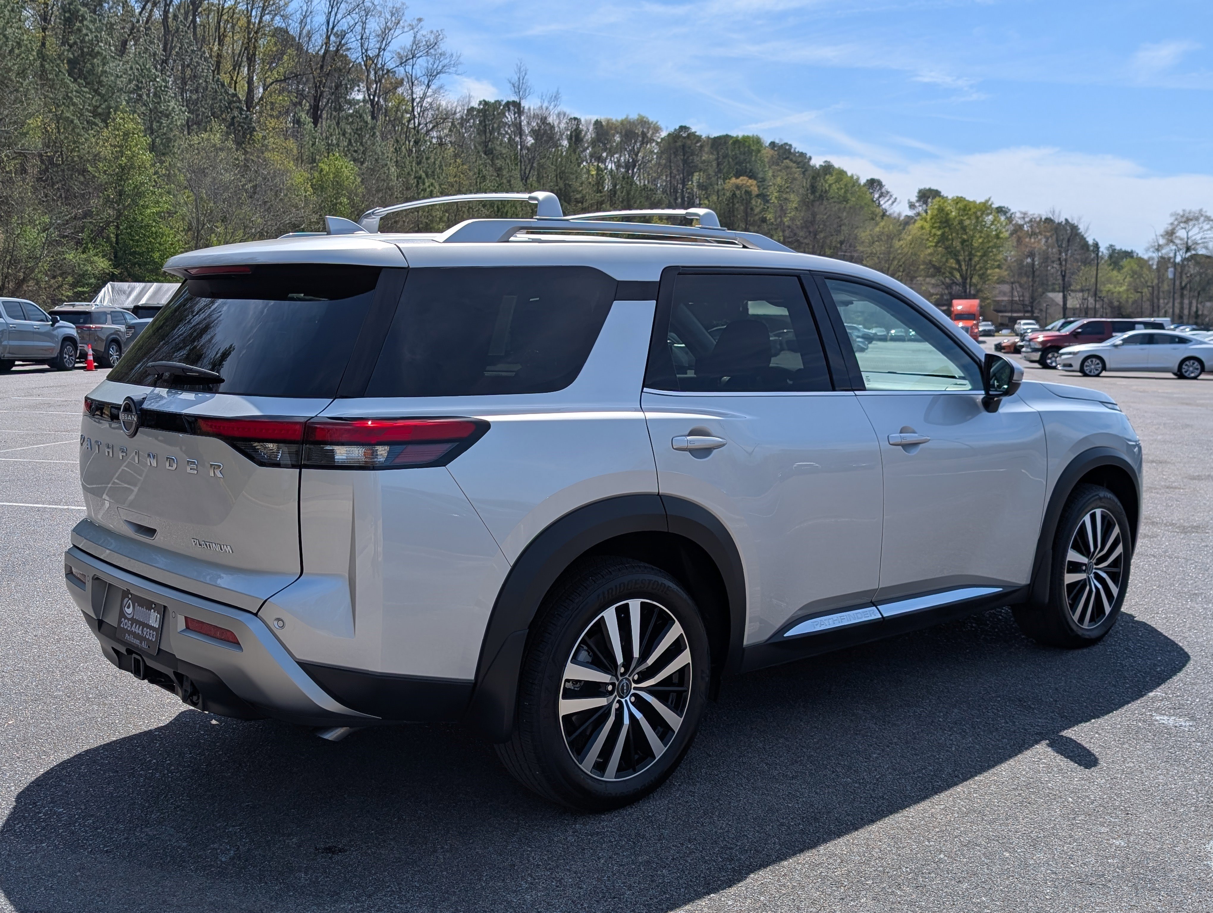 Used 2025 Nissan Pathfinder Platinum FWD image 9