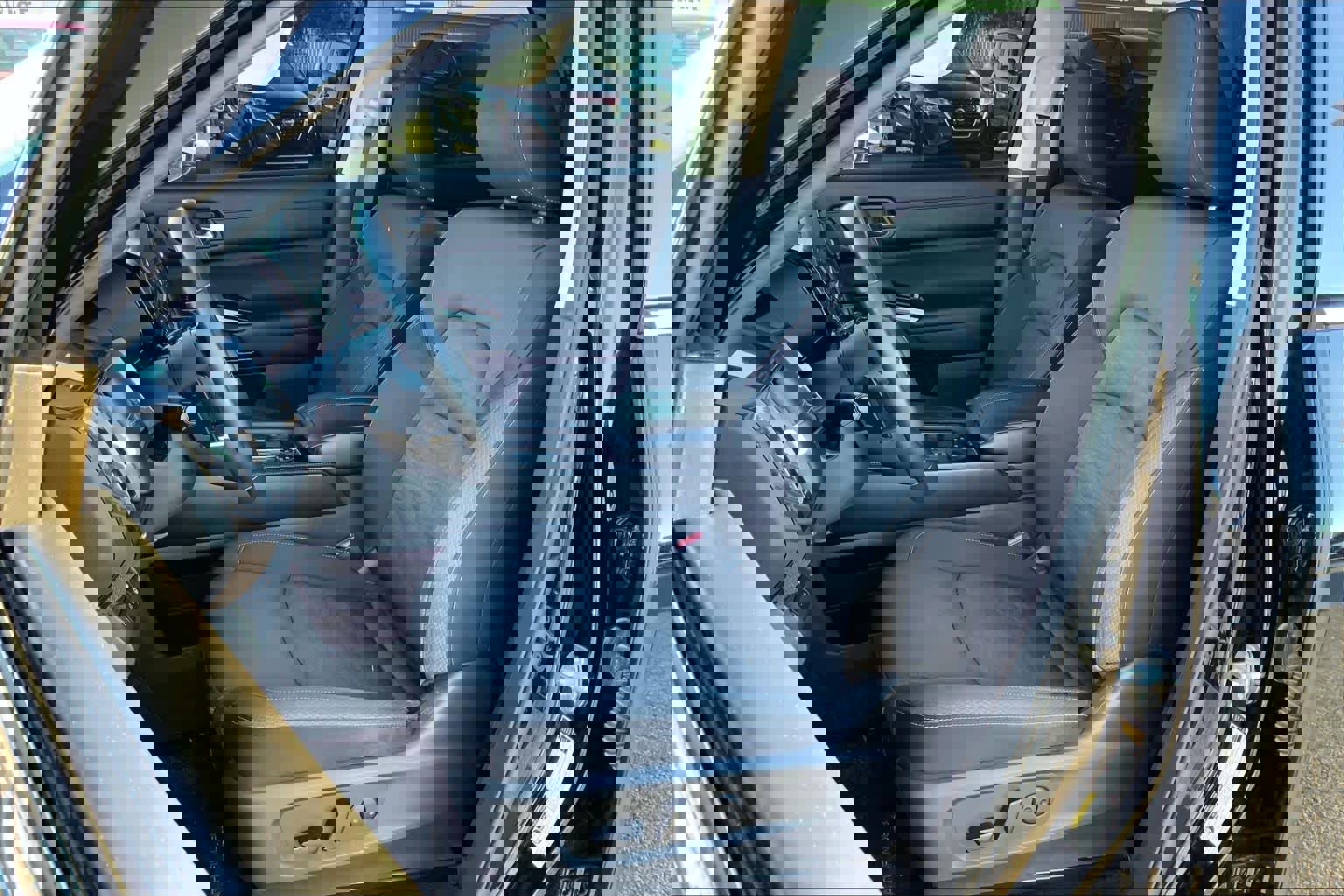 Used 2022 Nissan Pathfinder SV w/ SV Premium Package image 7