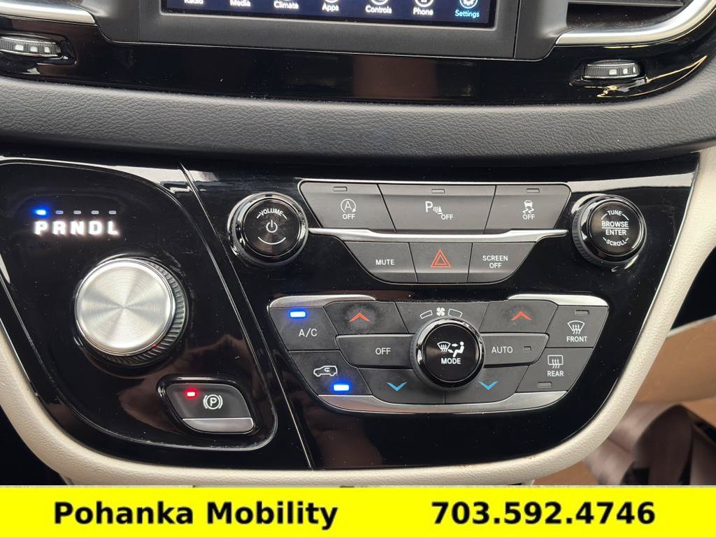 Used 2018 Chrysler Pacifica Touring-L FWD image 21