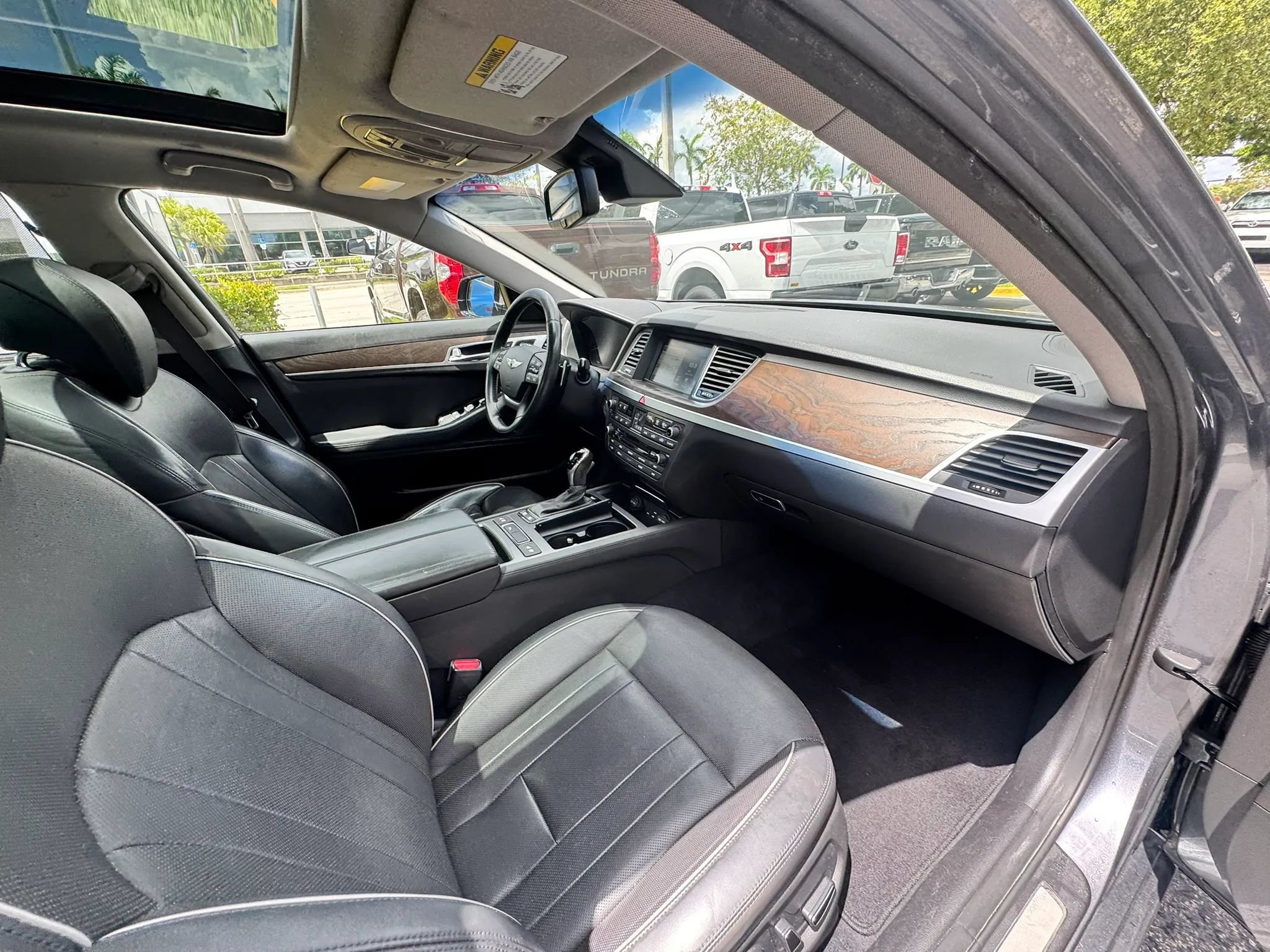 Used 2015 Hyundai Genesis 5.0 RWD image 18