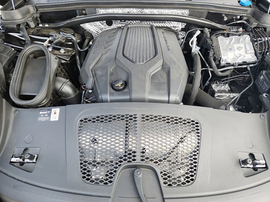 Certified 2025 Porsche Macan image 27