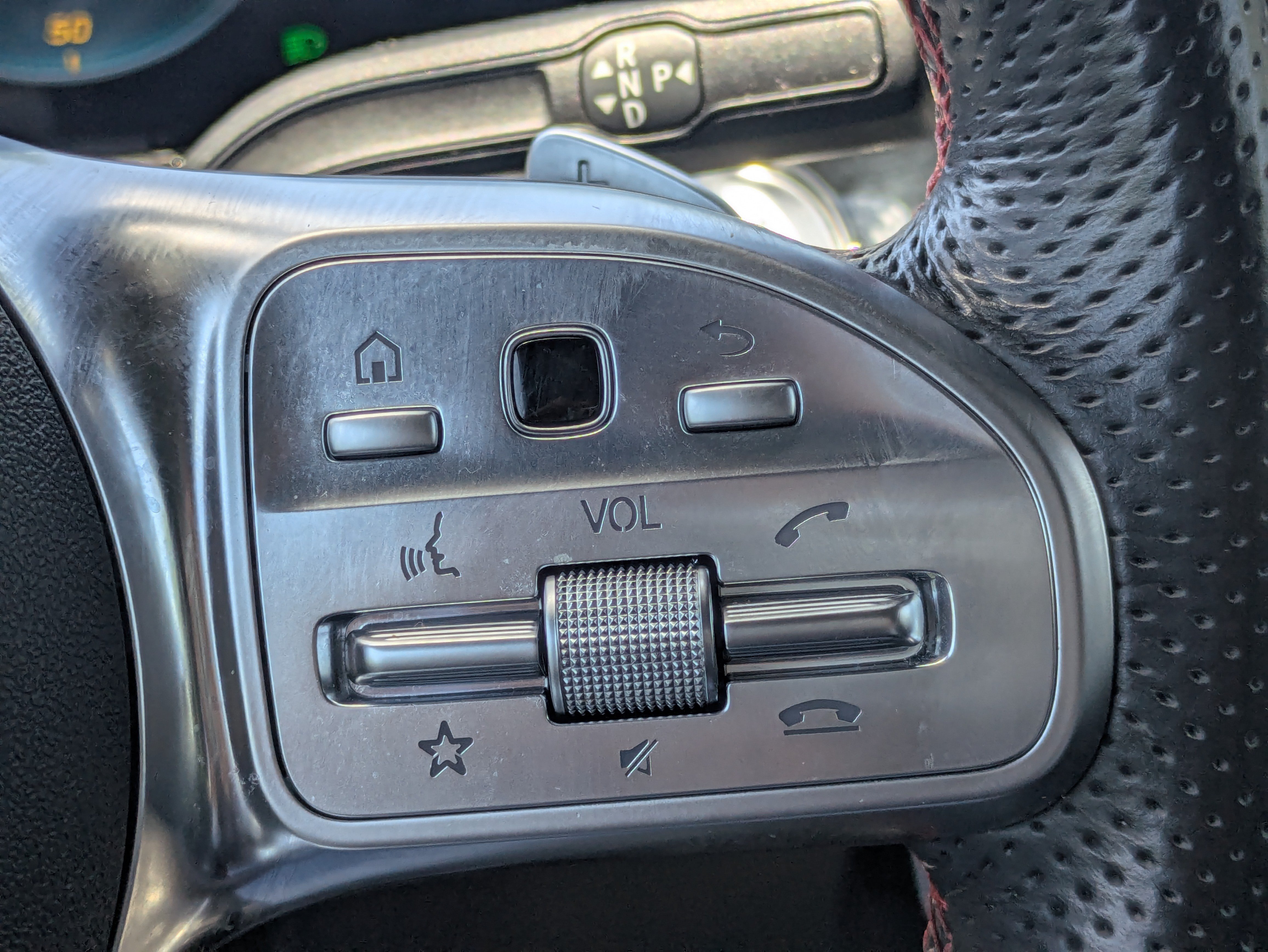 Used 2023 Mercedes-Benz EQB 300 4MATIC image 25