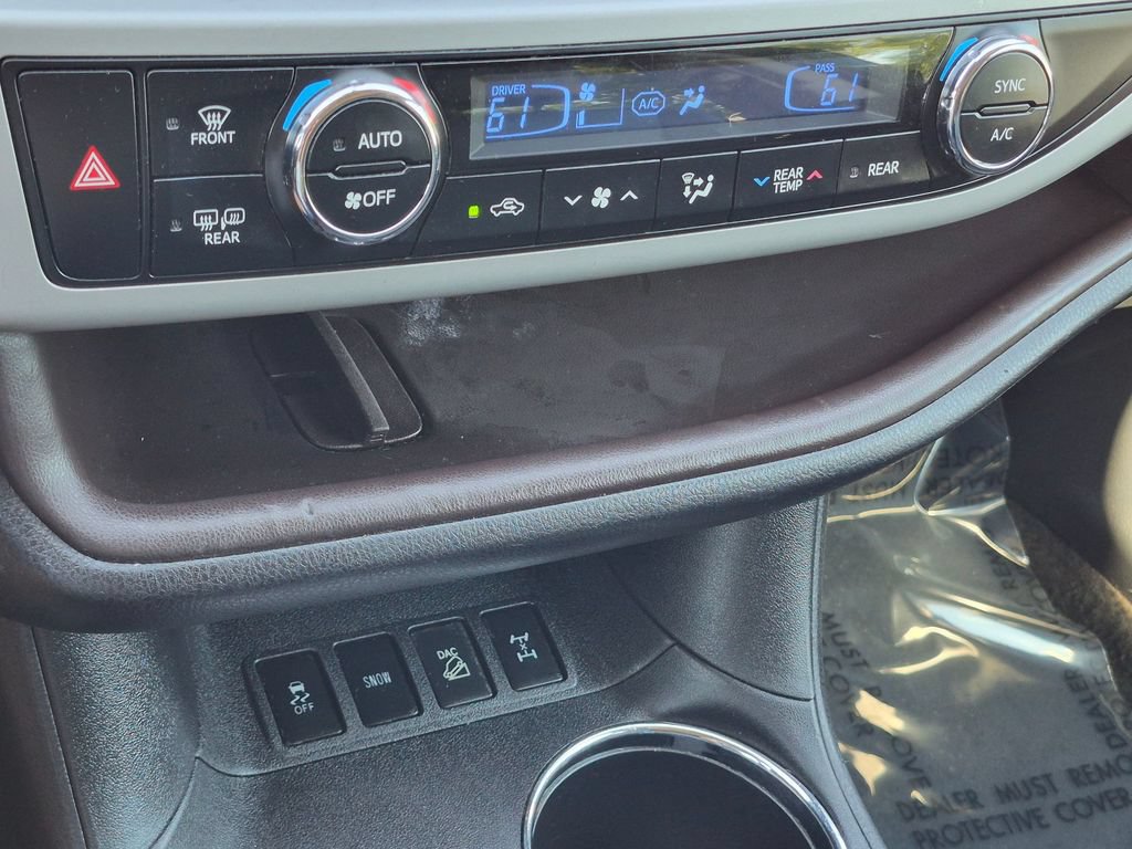 Used 2016 Toyota Highlander XLE AWD/4WD image 24