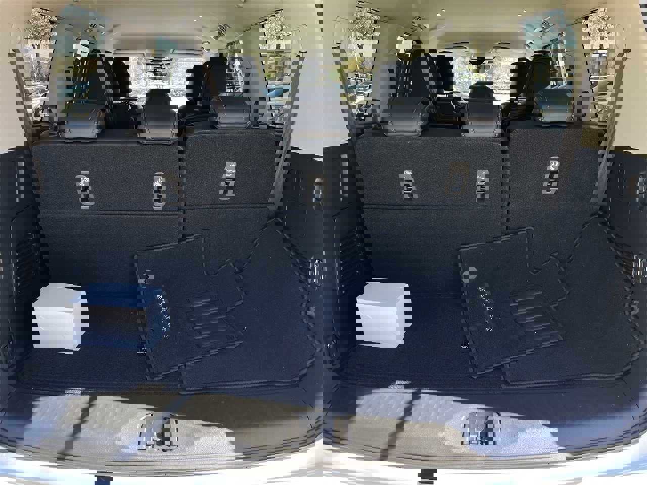 Certified 2025 Nissan Armada SV image 24