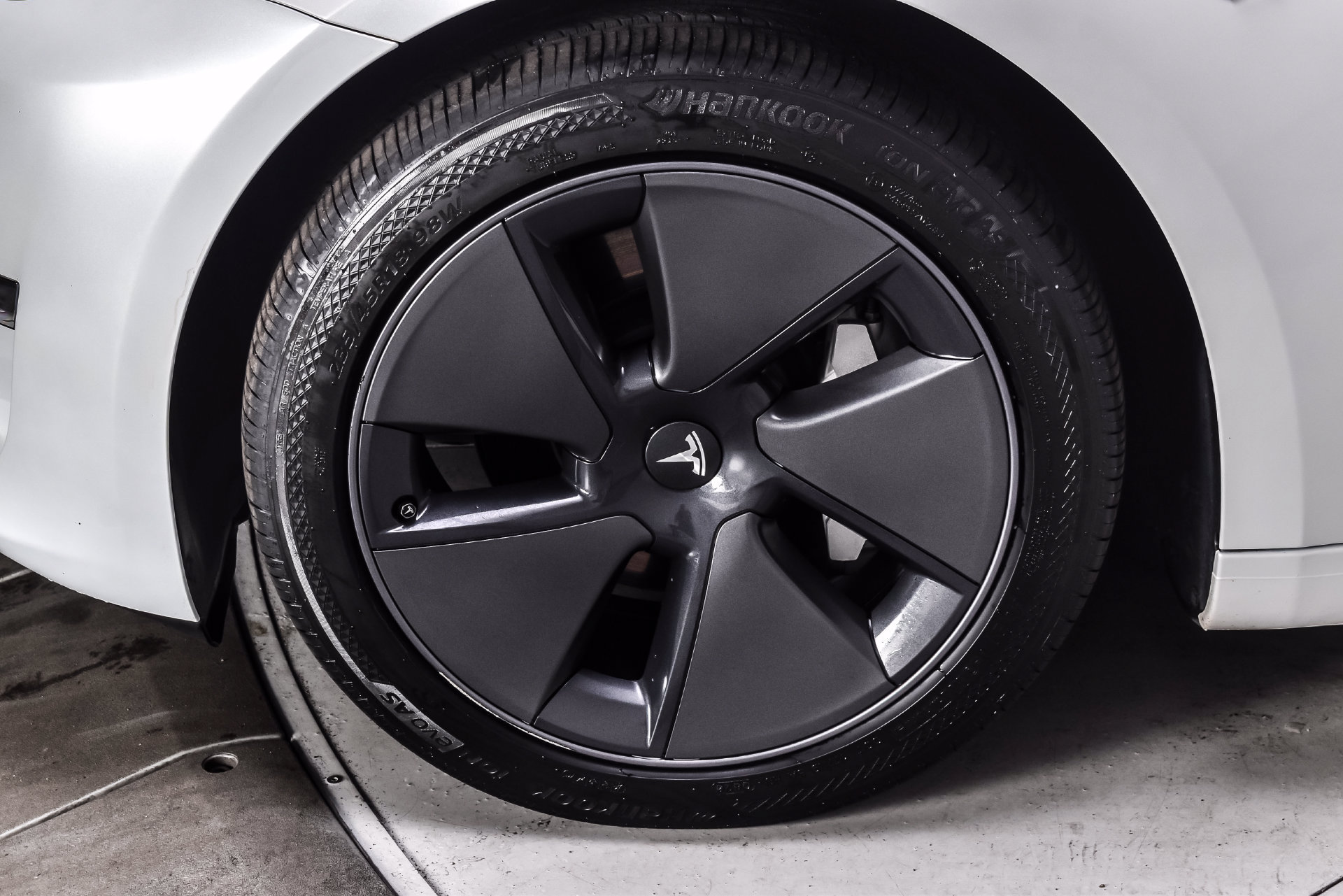 Used 2023 Tesla Model 3 Standard Range RWD image 9