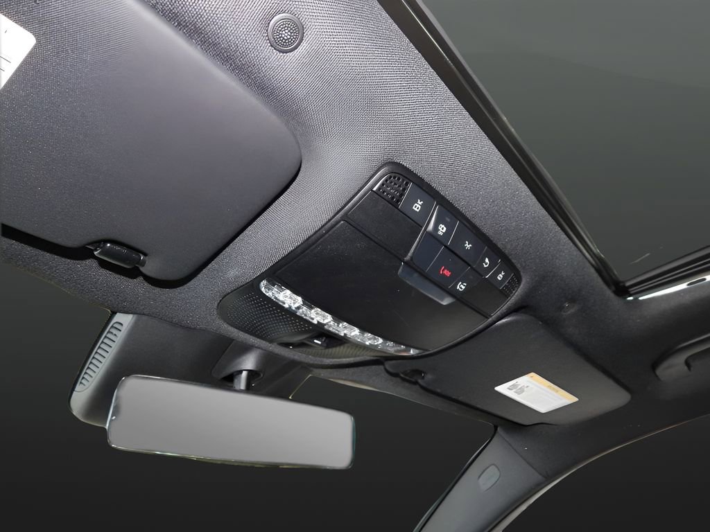 Used 2022 Mercedes-Benz GLC 300 4MATIC Coupe image 16