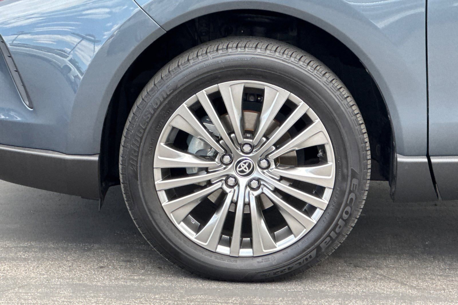 Certified 2024 Toyota Venza Limited AWD/4WD image 36