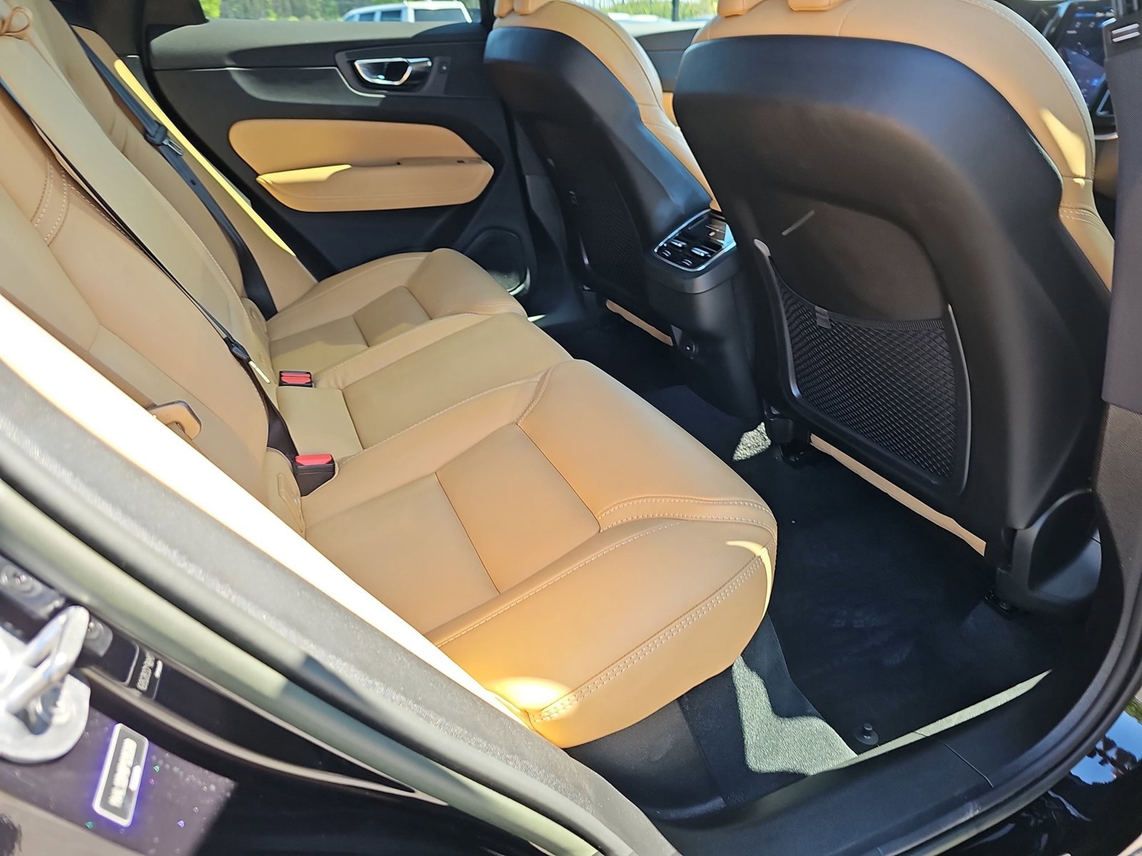 Used 2023 Volvo XC60 B5 Ultimate w/ Protection Package Premier FWD image 11