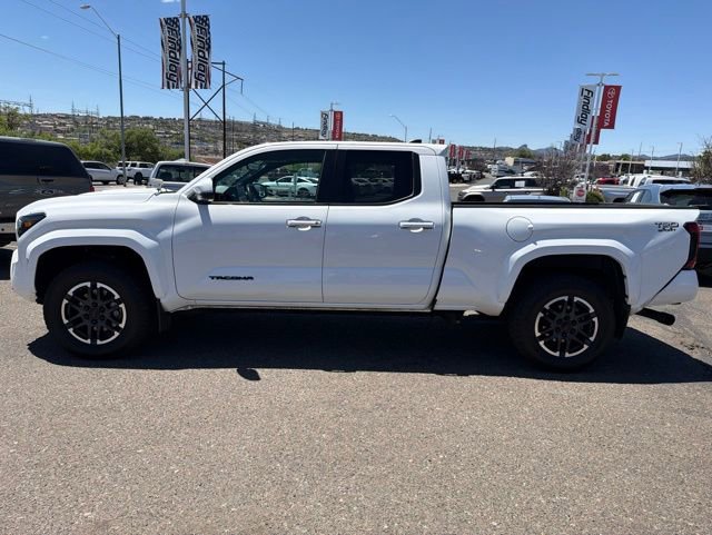 Used 2024 Toyota Tacoma TRD Sport w/ TRD Sport Upgrade Package AWD/4WD image 4
