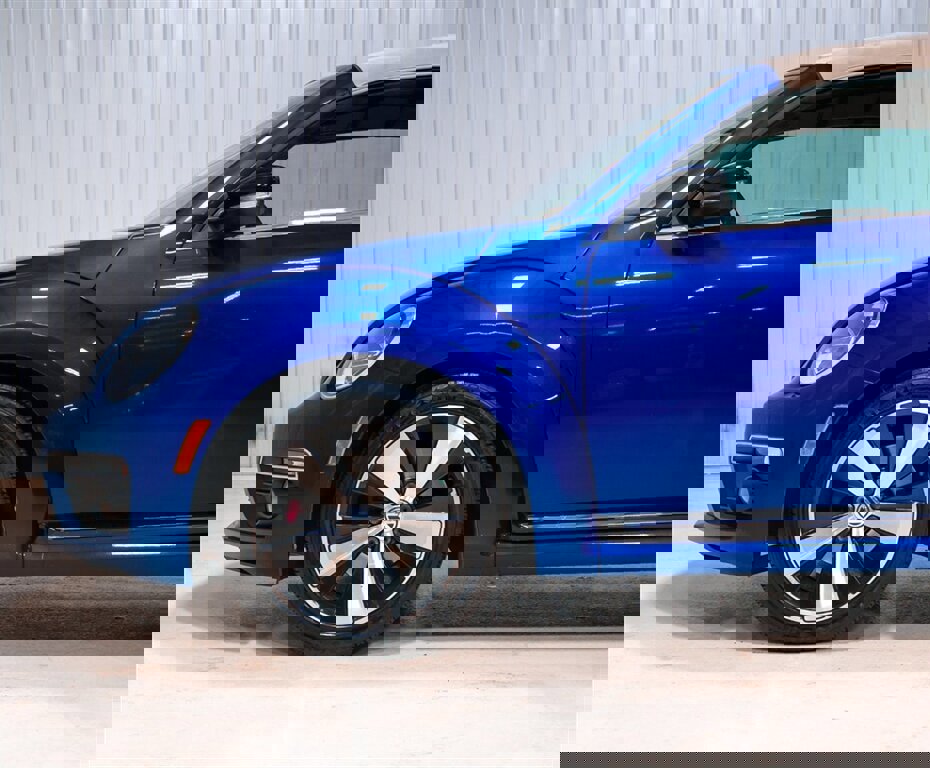 Used 2013 Volkswagen Beetle 2.0T image 4