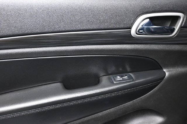 Used 2019 Jeep Grand Cherokee Altitude AWD/4WD image 10