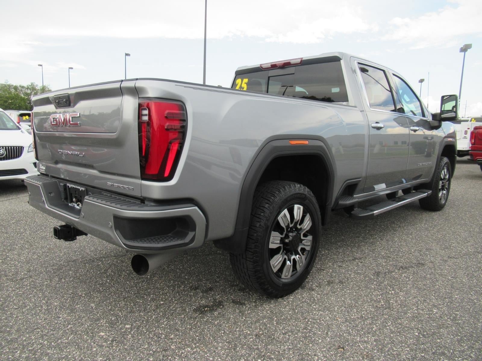 Used 2025 GMC Sierra 2500 Denali w/ Denali Reserve Package AWD/4WD image 7