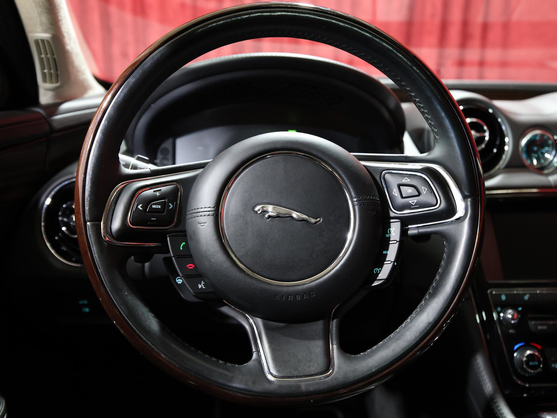Used 2015 Jaguar XJ L Portfolio image 17