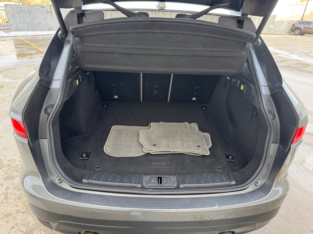 Used 2017 Jaguar F-PACE R-Sport image 28
